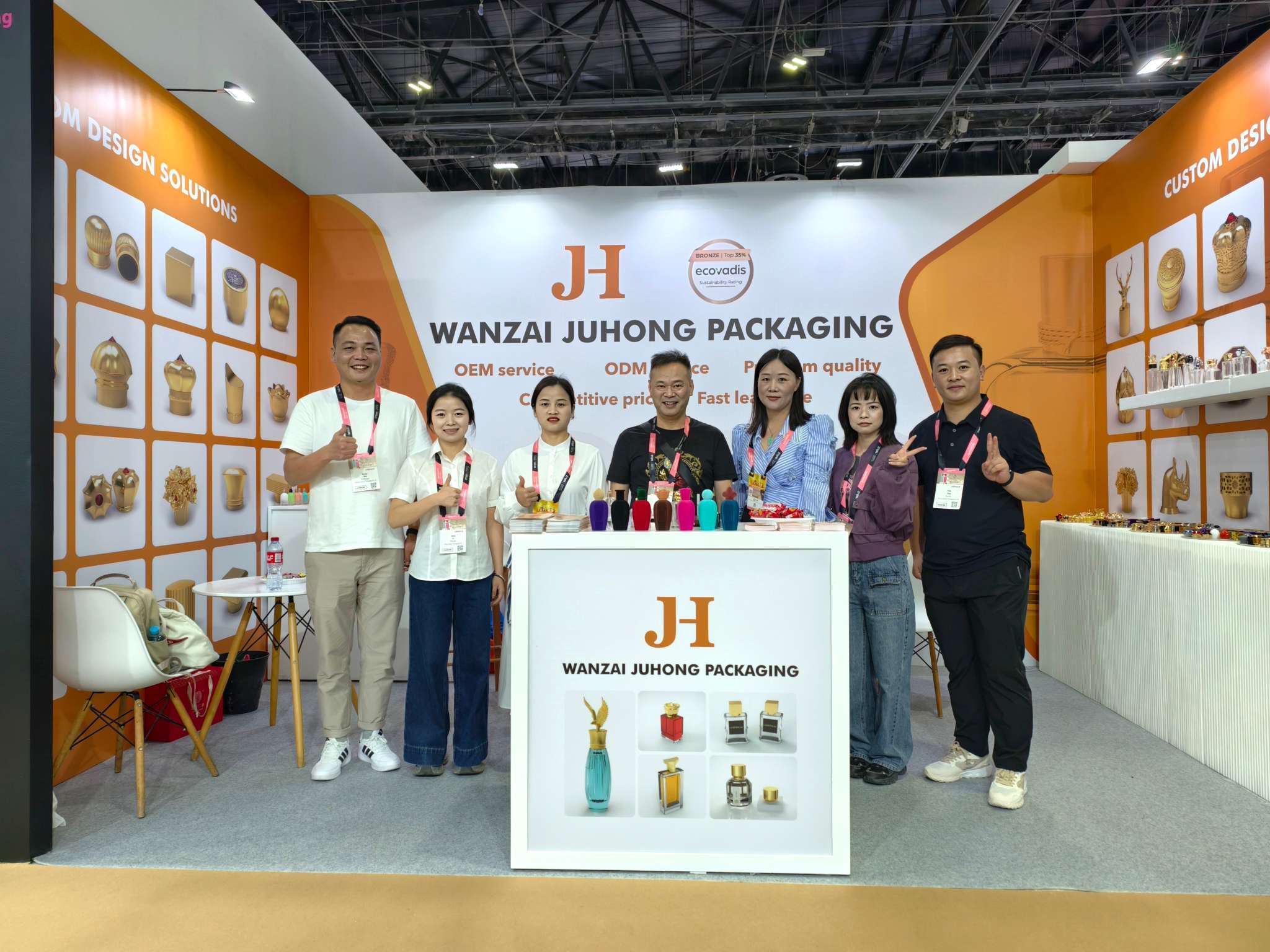 บล็อกบริษัทล่าสุดเกี่ยวกับ Juhong Packaging โดดเด่นที่งาน Beautyworld Middle East 2025 ในดูไบ จัดแสดงน้ำหอม Zamak อันหรูหรา