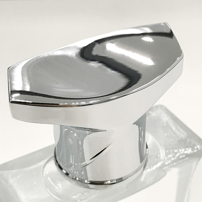 การปัดสับซ้อน Zamak Perfume Lid โลโก้ Molding และ Silk Screen Print